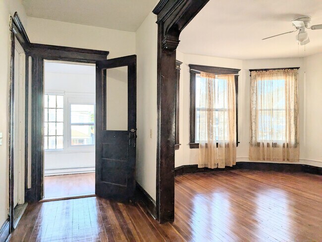 Building Photo - 133 Poplar St