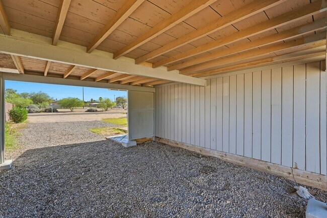 Building Photo - Beautifully Remodeled Home in a Central Tucson Location!