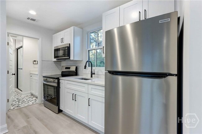 Building Photo - 226 W 39th St