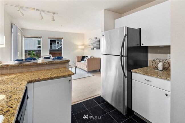 Building Photo - Classic 1bedroom Condo with Elegant Amenit...