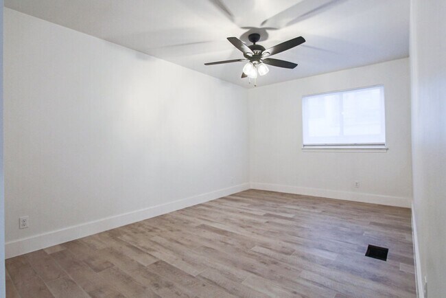Interior Photo - Knoxwood Apartments - Updated Units!