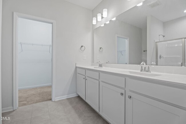 Building Photo - 745 Putney Hl Rd