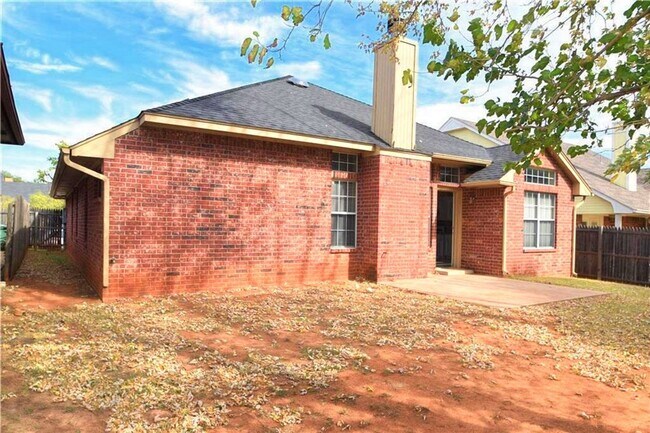 Building Photo - 412 McDonald Dr