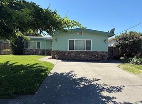 Building Photo - 2225 Pamela Dr