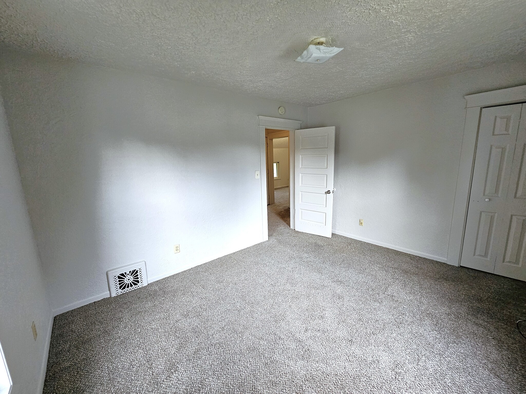 Building Photo - 170 Lathrop Ave