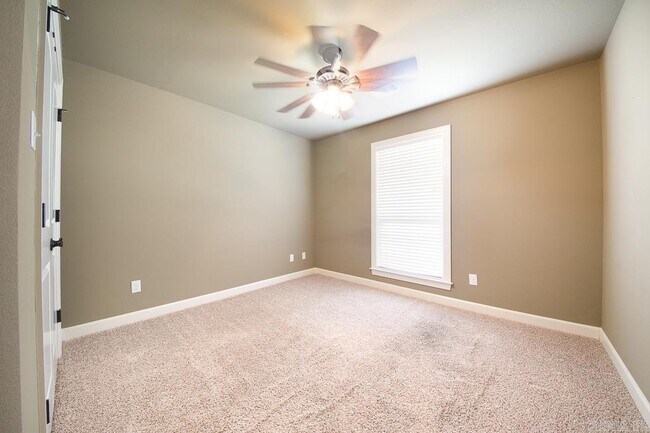 Building Photo - 19 Tradewinds Dr