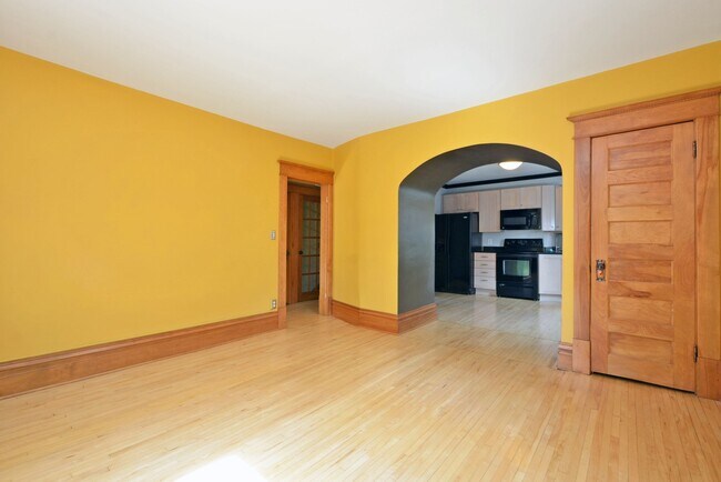 Building Photo - 1621 Laurel Ave