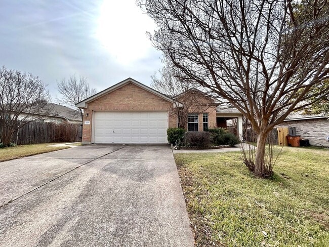 Building Photo - Warm & Cozy 3 Bed / 2 Bath Home with Fenced Yard and 2-Car Garage