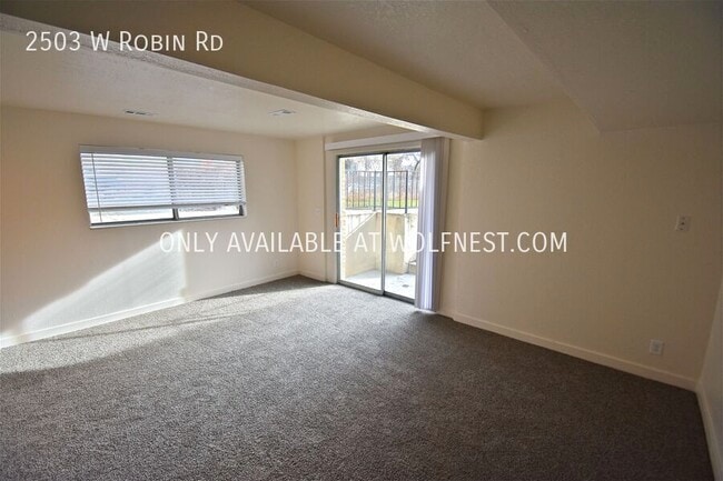 Building Photo - Amazing 3 Bed West Valley Unit!