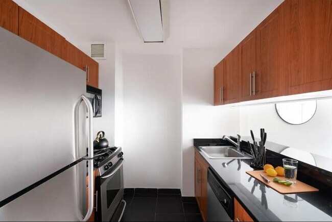 Building Photo - 619