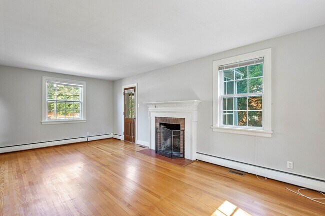 Building Photo - 2 BR, 1.5 BA, Basement, Granite Hills Area