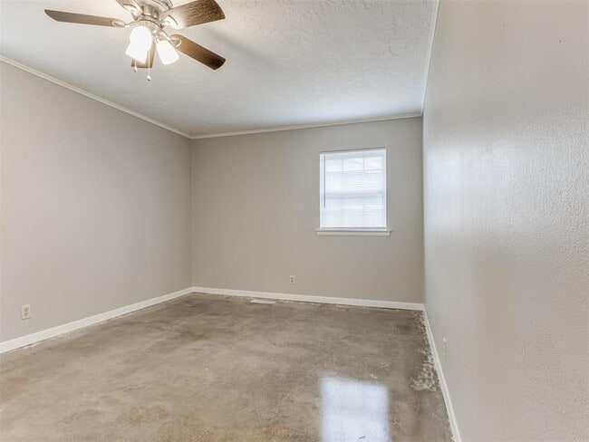 Building Photo - 2609 Brentwood Dr