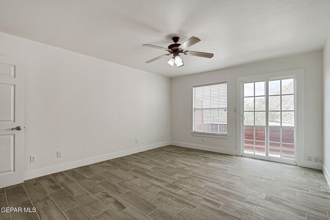 Building Photo - 7235 Royal Arms Dr