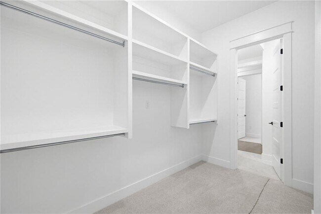 Building Photo - 431 Hedge Dr