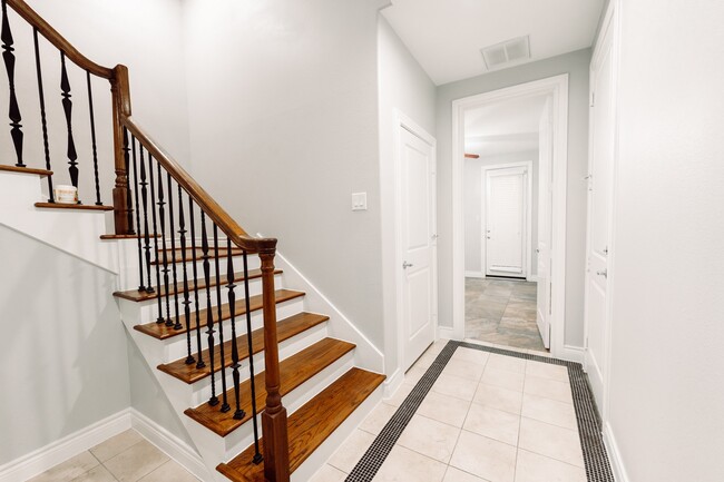 Building Photo - 1403 Dart St