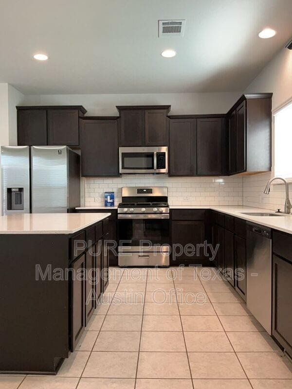 Building Photo - 112 Eagle Lake Dr