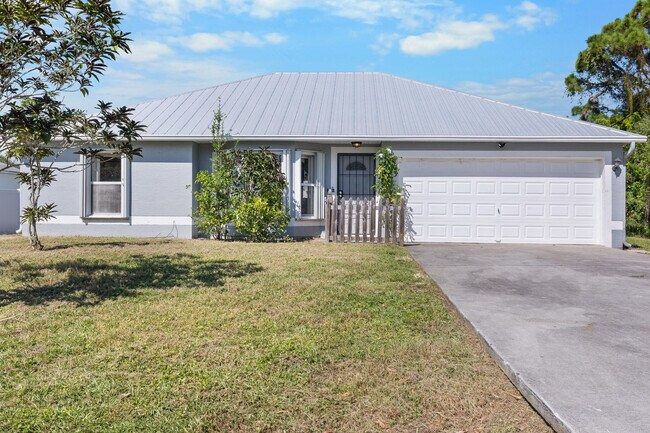 Primary Photo - 173 SW Ray Ave