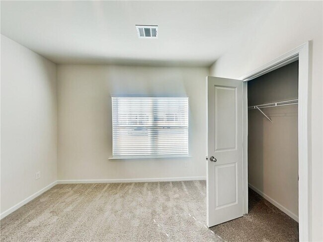 Building Photo - 1150 Amada Dr