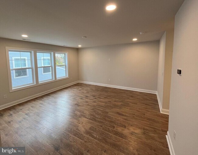 Building Photo - 33743 Catching Cv