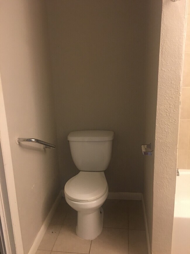 Building Photo - 533 14th Ave