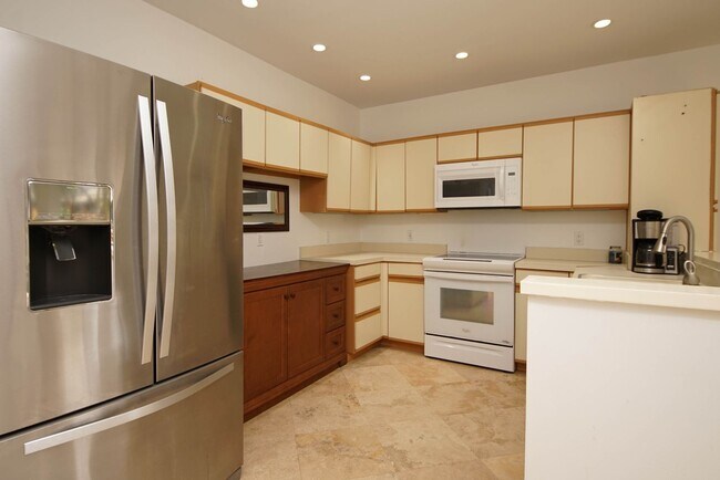 Building Photo - Bluewater Bay Townhome - 6 month lease Only