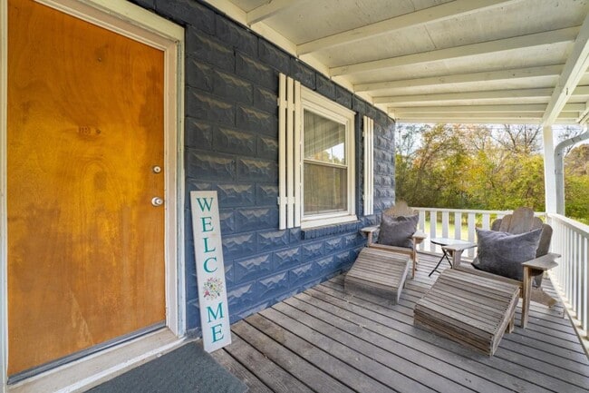 Building Photo - 614 E Brushy Valley Dr