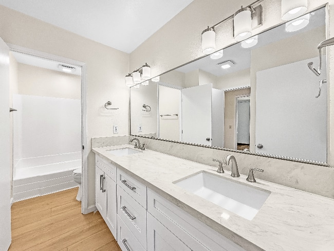 Building Photo - 4360 Vision Dr