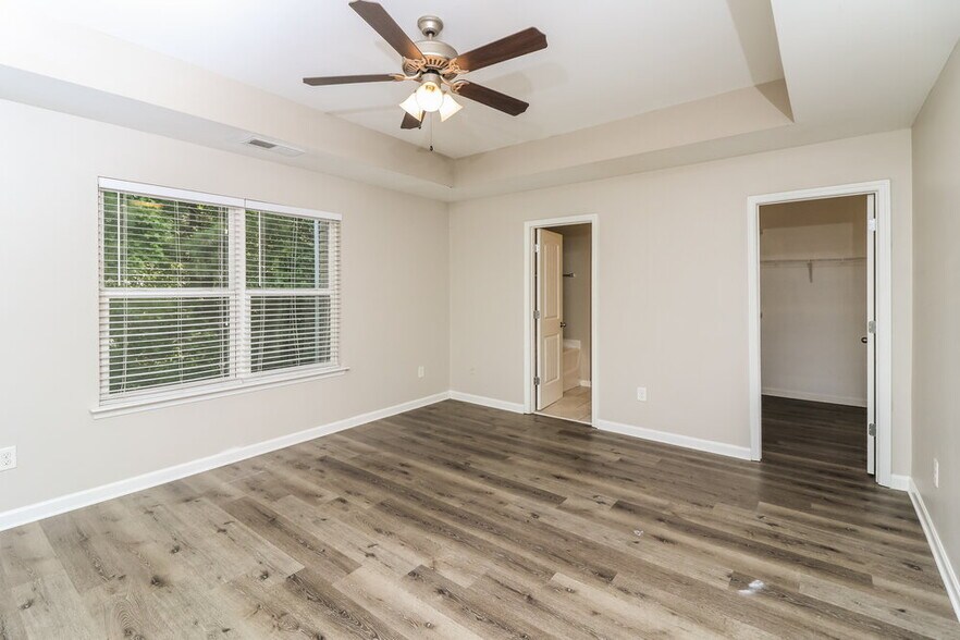 Building Photo - 580 Fieldcrest Dr