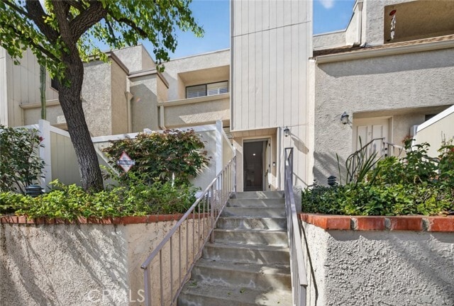 Building Photo - 15235 Magnolia Blvd