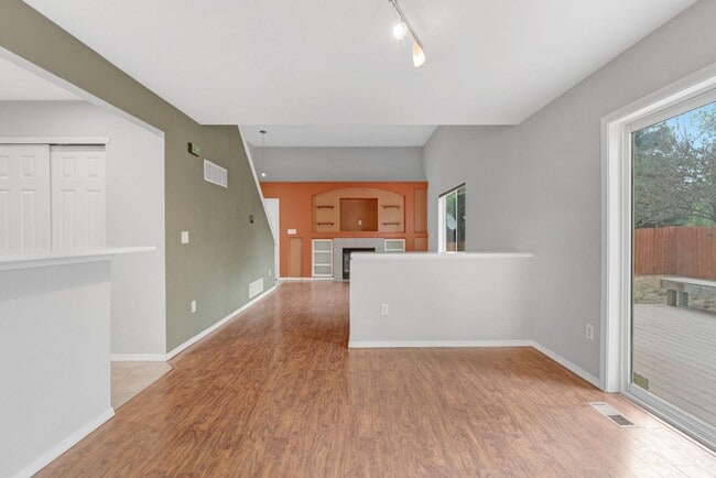 Building Photo - 6510 Stagecoach Ave