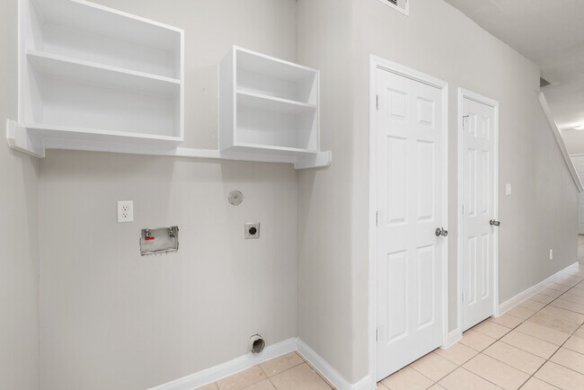 Building Photo - Townhomes on Anita