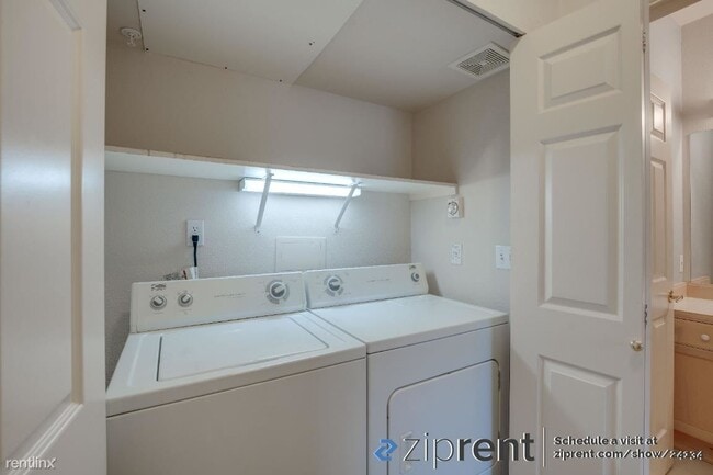 Building Photo - 1 br, 1 bath Condo - 25235 Southeast Klaha...