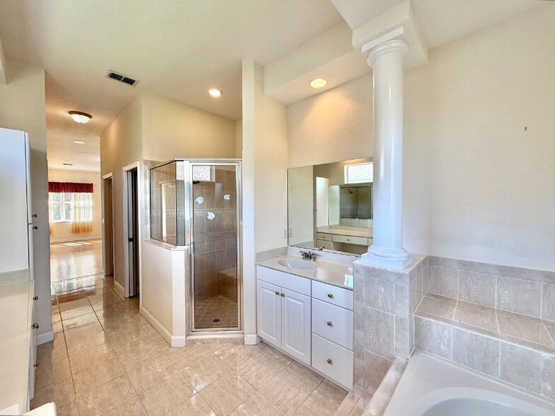 Building Photo - 6018 NW Winfield Dr