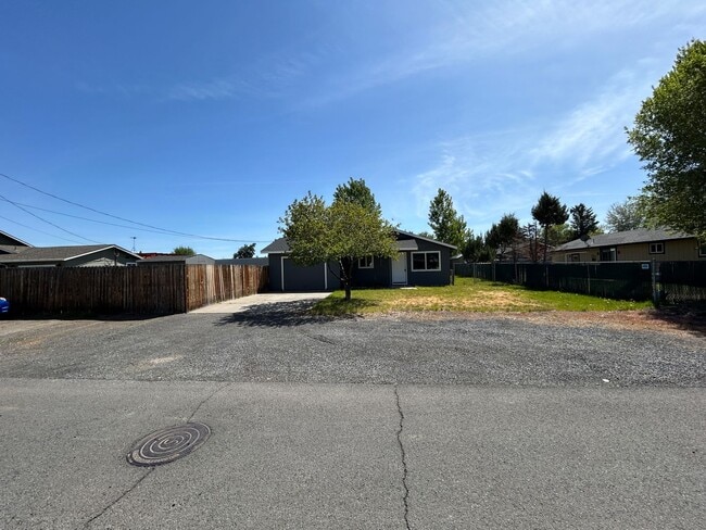 Primary Photo - Remodeled 3 Bedroom / 1 Bathroom House on ...
