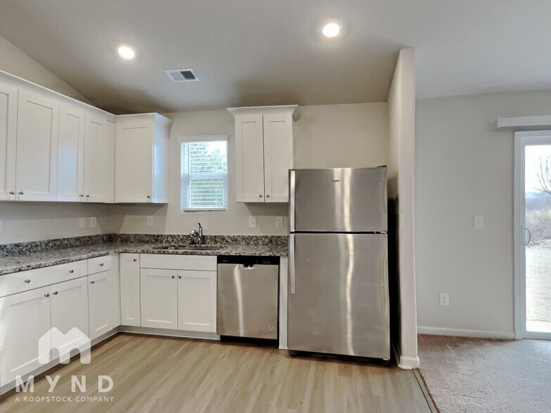 Building Photo - 62 Everglade Wy