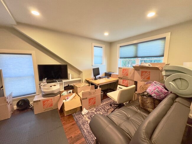 Building Photo - 8 Fox Point Rd