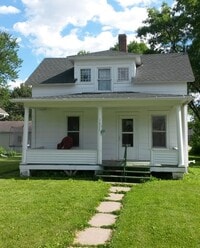 Building Photo - 1025 E 10th St