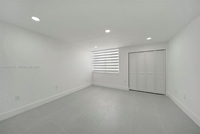 Building Photo - 1083 W 38th St