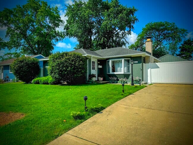 Primary Photo - 4003 Owl Dr