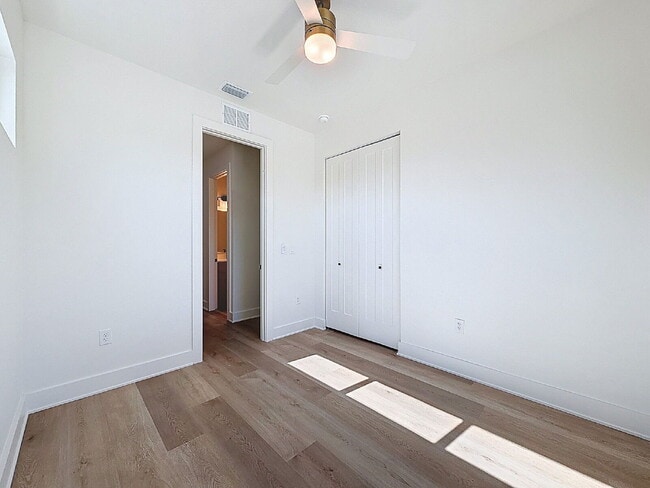 Building Photo - 334 14th St N