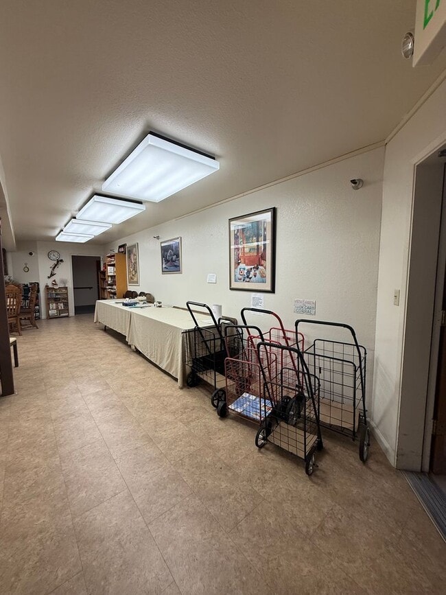 Building Photo - Low income 62+ 1 bedroom at Vista Prieta!