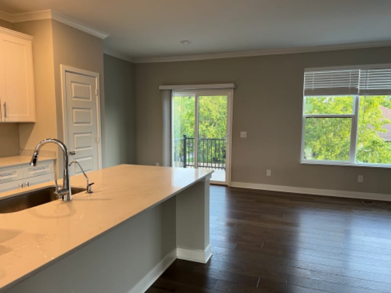 Building Photo - 677 Golborne St