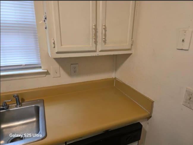 Building Photo - COMING SOON! Beautiful 3BR 2BA Home w/ Garage Parking in Riverdale