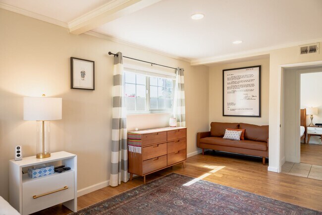 Building Photo - Family-Friendly Oasis in North Palm Springs