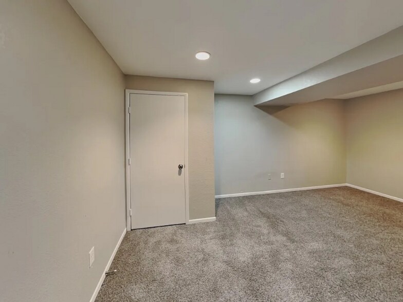 Building Photo - 5227 E 123rd Ave