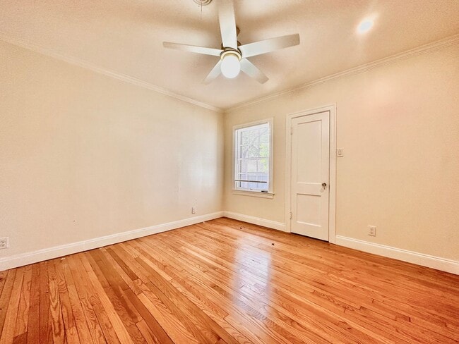Building Photo - Cherrywood 3x2 + Detached Studio/At-Home Office