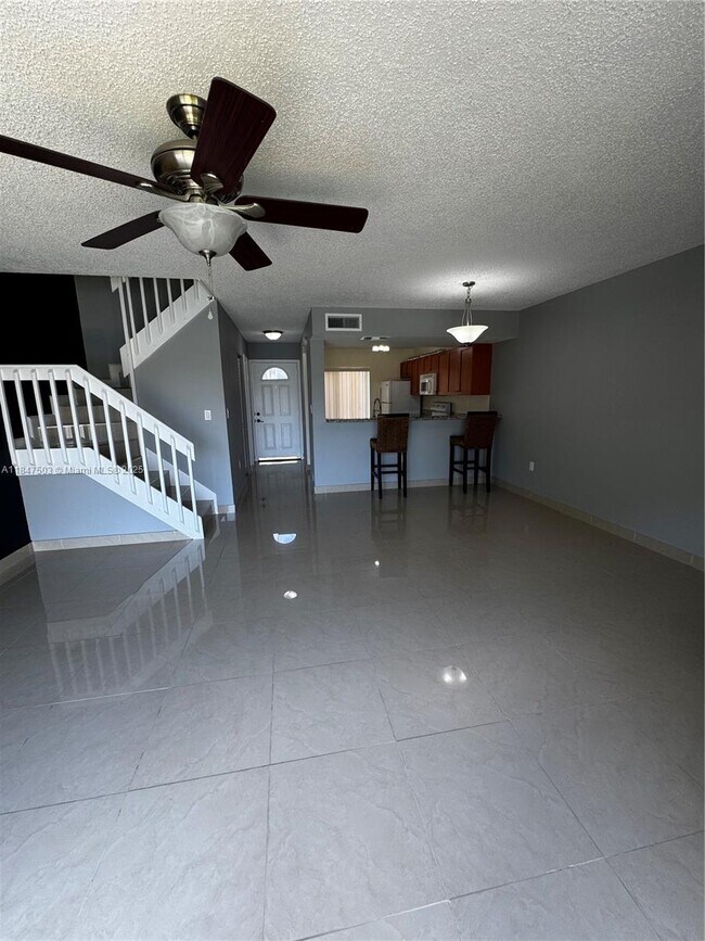 Building Photo - 863 Crystal Lake Dr