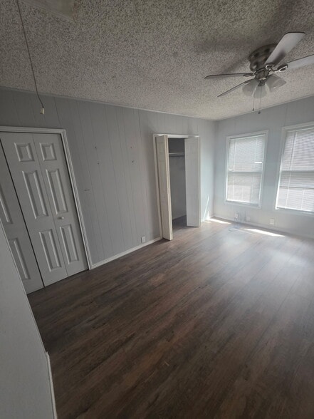 Building Photo - 211 W Huff Ave