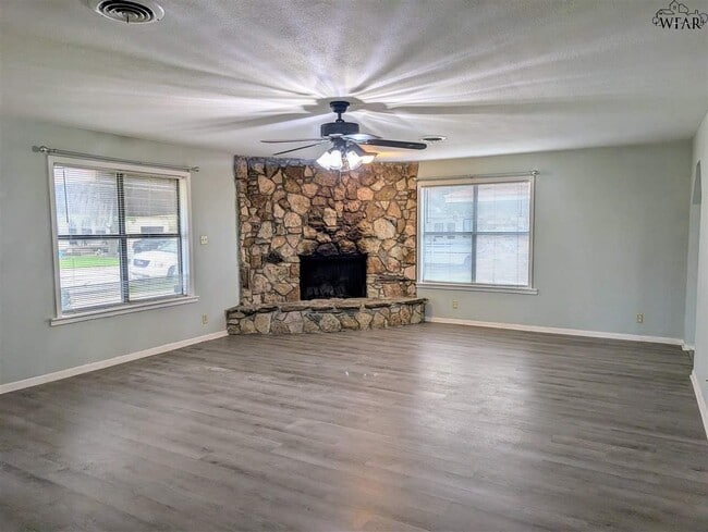 Building Photo - 2805 S Bandera Dr