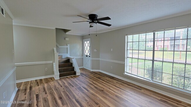 Building Photo - 1121 Woodfield Dr